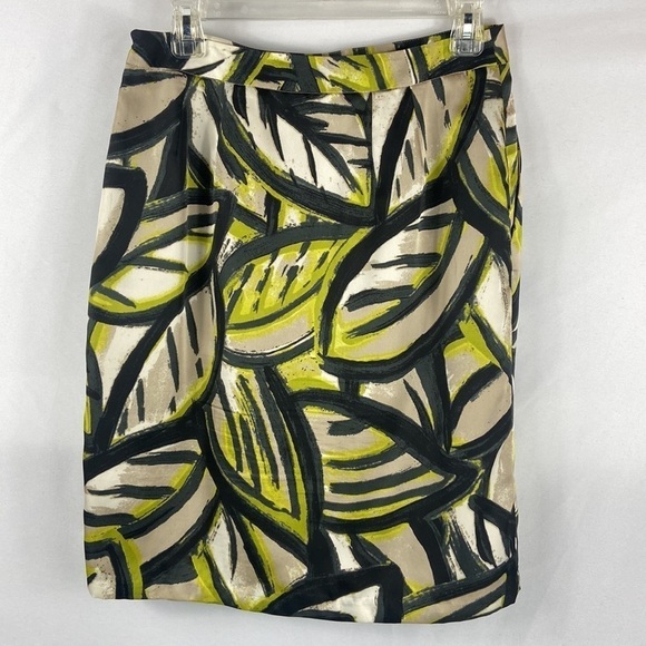 212 Collection Fully Lined Green Leaf Print Pencil Skirt with Side Zip - Picture 2 of 6